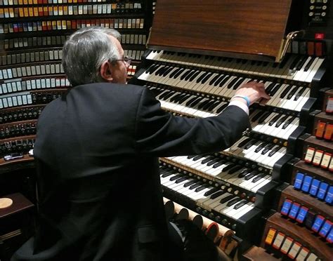 hector olivera organist.